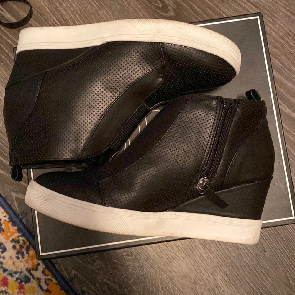 Mia heeled tennis shoes 8.5